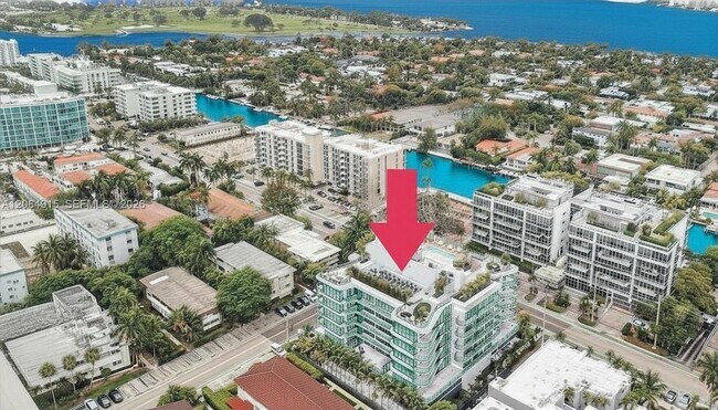 Building Photo - 9901 W Bay Harbor Dr