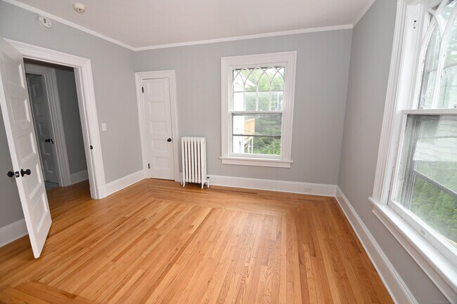Building Photo - 137 Deer Hill Ave