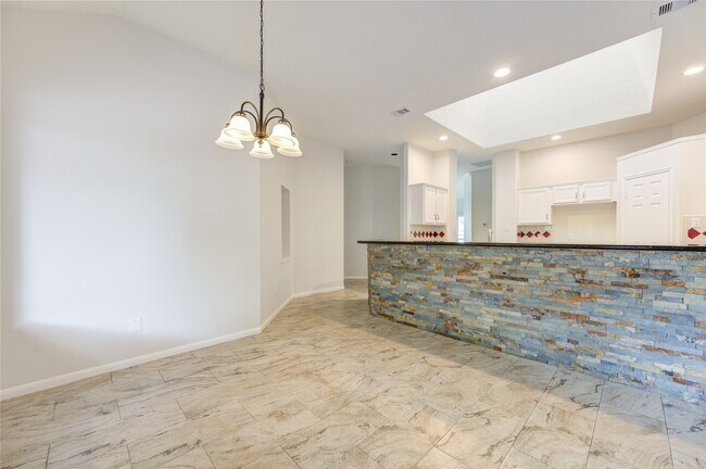 Building Photo - 15831 Laurel Cove