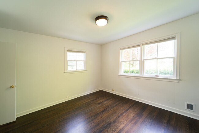 Building Photo - Newly Remodel Home in West Hills!
