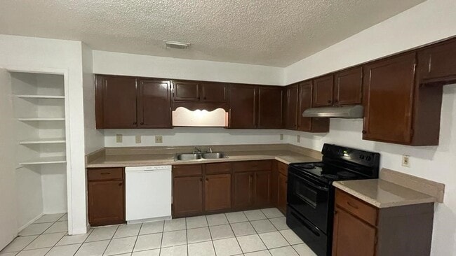 Building Photo - 7431 La Pl Dr