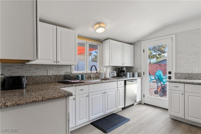 Building Photo - 1013 Francis Ave