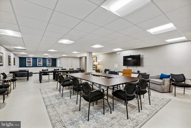 Building Photo - 1200 N Nash St