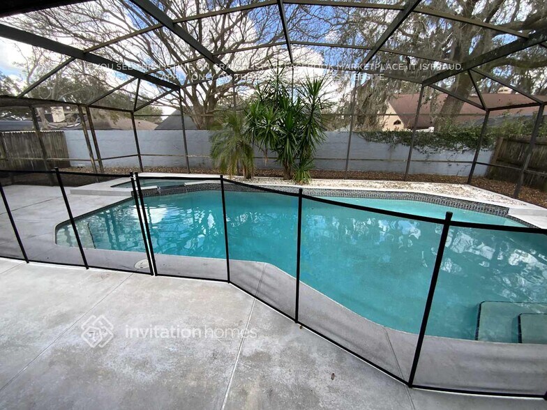 Building Photo - 3871 Biscayne Dr