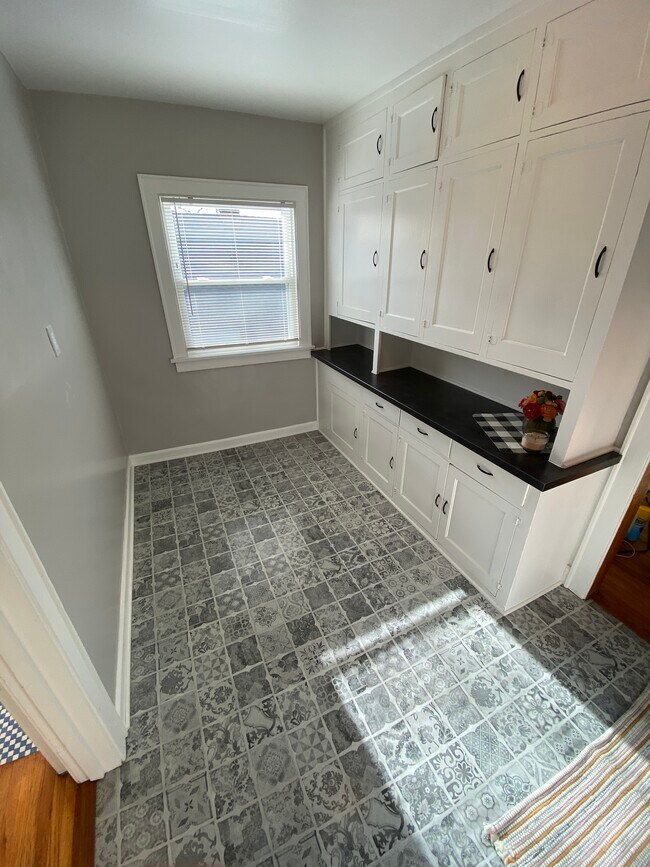 Building Photo - 4247 Cedar Ave S