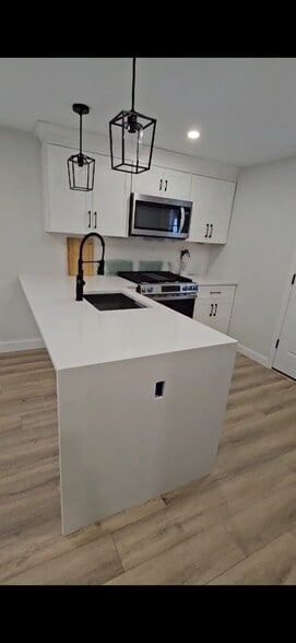 Building Photo - 613 Willow Ave