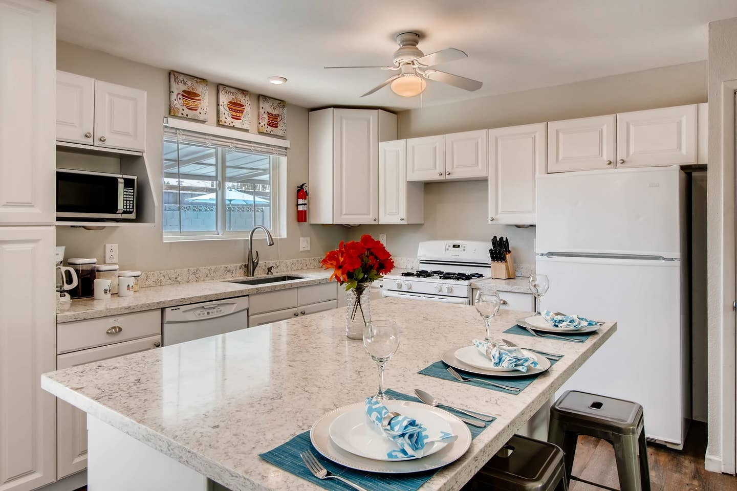 Eat in Kitchen with Island - 1608 N Sunset Dr