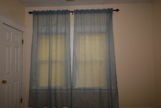 Building Photo - 2837 Hyde Park Plz