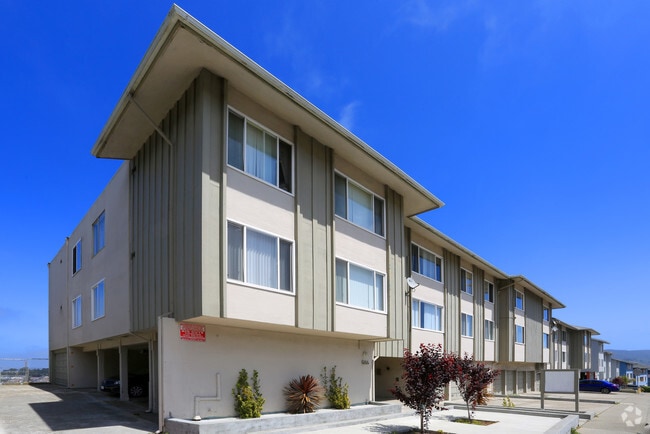 Building Photo - Clarinada Apartments