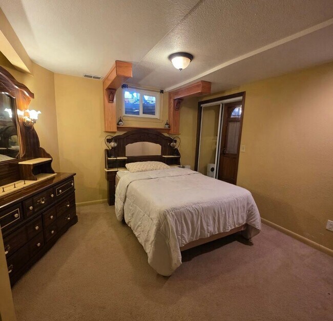 Building Photo - Charming Country Living Home with Modern Amenities!