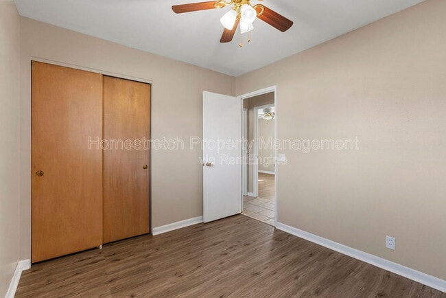 Building Photo - 560 Falcon Dr