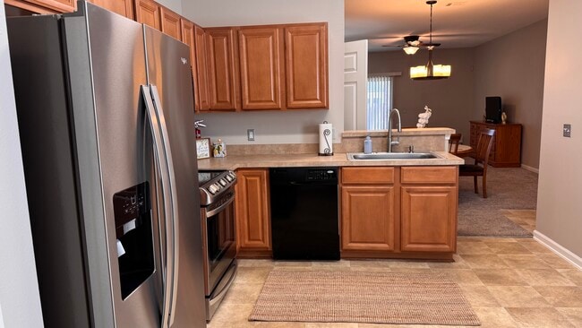 Building Photo - 581 Scrub Jay Dr