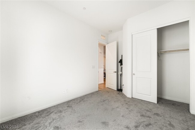 Building Photo - 110 Ibiza Lk Dr