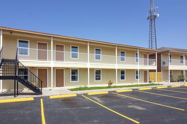 Building Photo - 311 E Crockett Ave