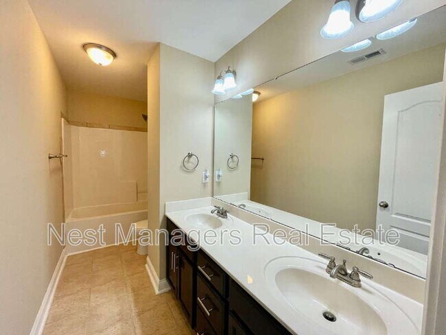 Building Photo - 2108 Ingate St