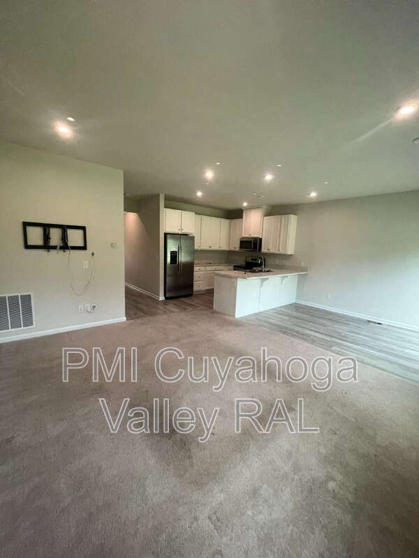 Building Photo - 1161 Meadow Run