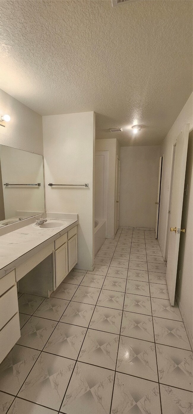 Building Photo - 10943 Bradford Way Dr