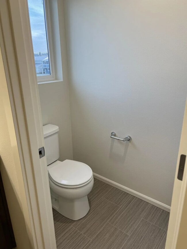 Building Photo - Enormous Two-Story Home- Available January 9th