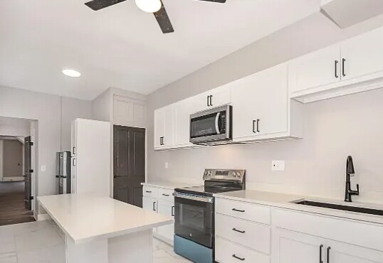 Building Photo - 460 Dayton St