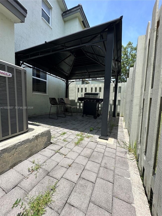 Building Photo - 133 SE 28th Ter