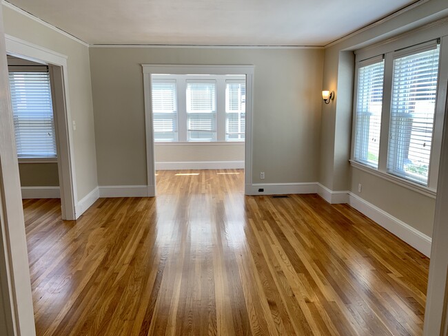 Living room and sunroom - 16 Appleton Place