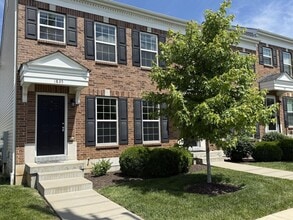 Building Photo - Beautiful 2 Bedroom / 2.5 Bath for Rent in Maryland Heights !