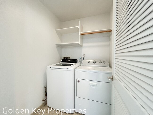 Building Photo - Beautiful Tri-Level Condo in The Bluffs at Carlsbad with Lagoon Views!!