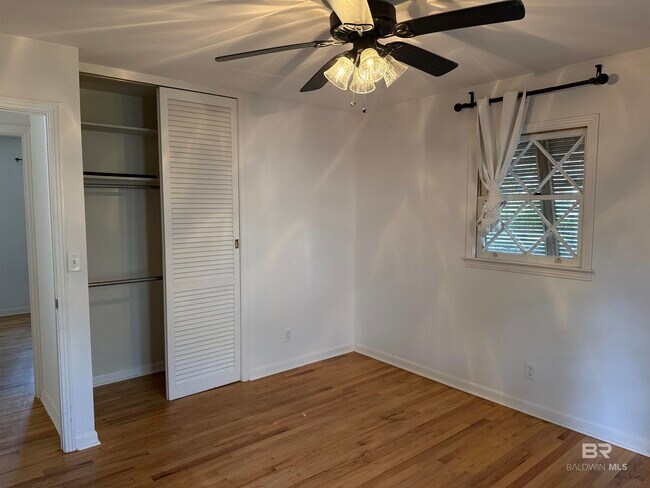 Building Photo - 162 Pecan Ave