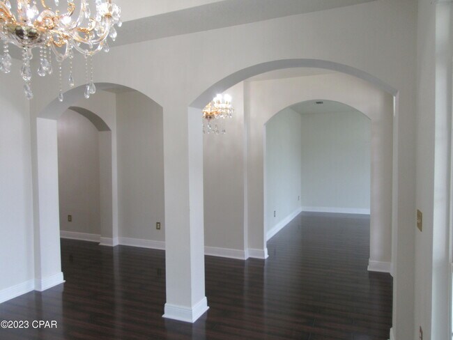 Building Photo - 105 N Shoreview Dr.