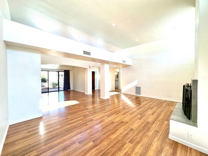 Building Photo - 4100 E Pontatoc Canyon Dr