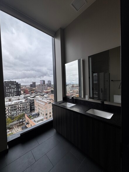 Building Photo - 26 N Sangamon St