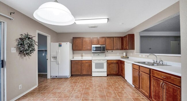 Building Photo - "Charming 3-Bedroom Oasis on Cherokee Blvd with 2 Full Baths – 1425 Sq Ft of Cozy Living in New B...