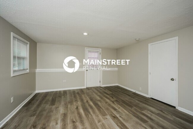 Building Photo - 3 Bedroom Pet-Friendly Home in Louisville, KY with Main Street Renewal