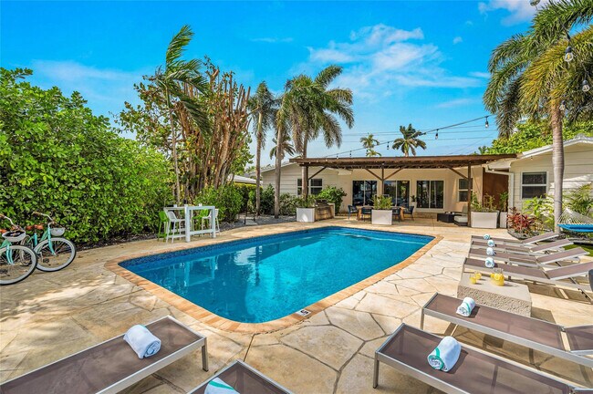 Building Photo - 1700 Marietta Dr