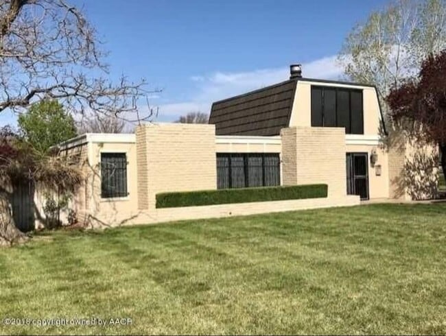 Building Photo - Spacious Puckett Home