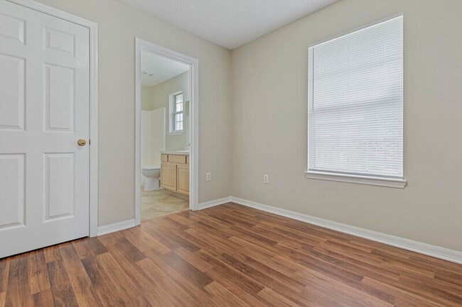 Building Photo - 6 Lemay Pl