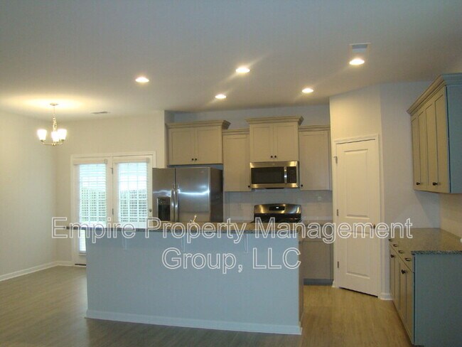 Building Photo - 1326 Montford Dr