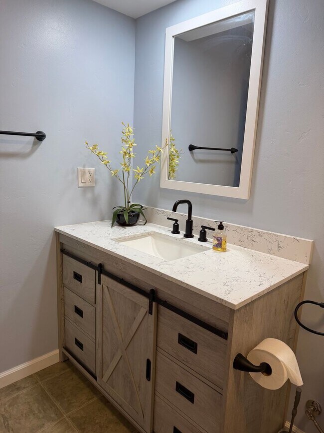 Building Photo - Pioneer Duplex with MOST UTILITIES PAID!