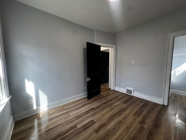 Building Photo - 11702 Tuscora Ave