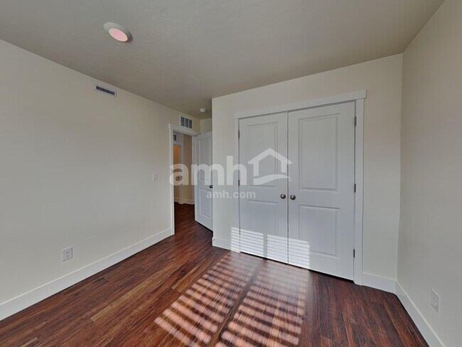 Building Photo - 1369 E Old Mesquite St