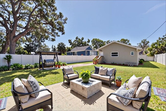 Building Photo - 453 41st Ave S