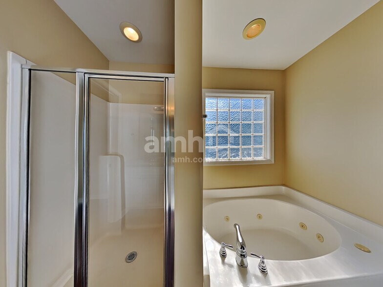 Building Photo - 129 Longbay St