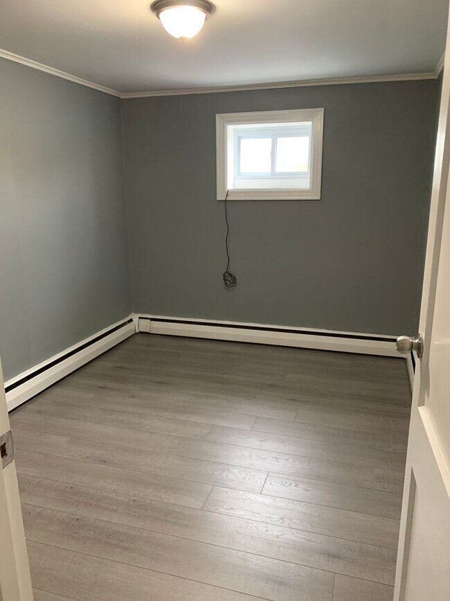 Building Photo - Charming 3-Bedroom Apartment in Midtown Ki...