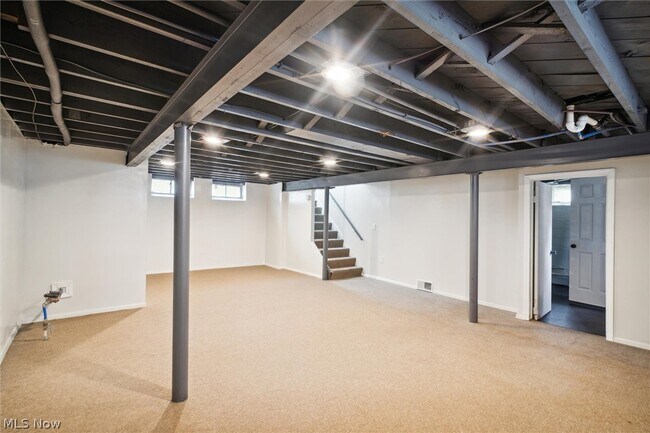 Building Photo - 5359 West Blvd