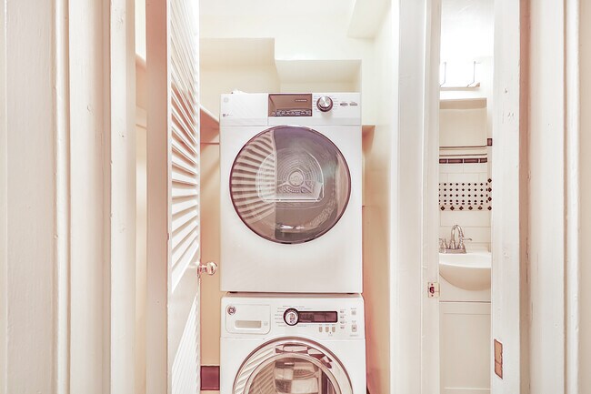 Building Photo - 821 North Carolina Ave SE