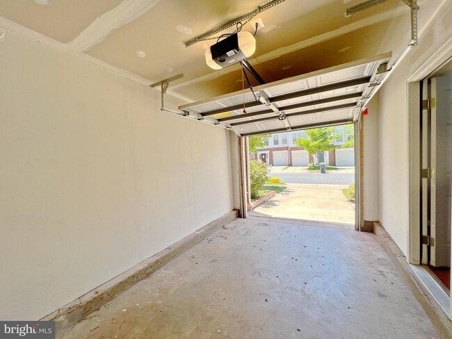 Building Photo - 8118 Rainwater Cir