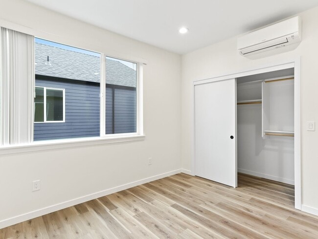 Building Photo - Vancouver Townhouses