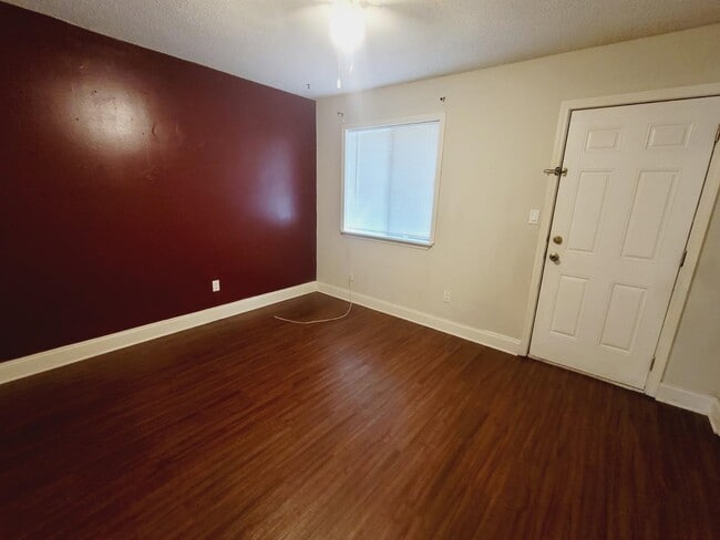 Building Photo - 2125 Sandpiper St