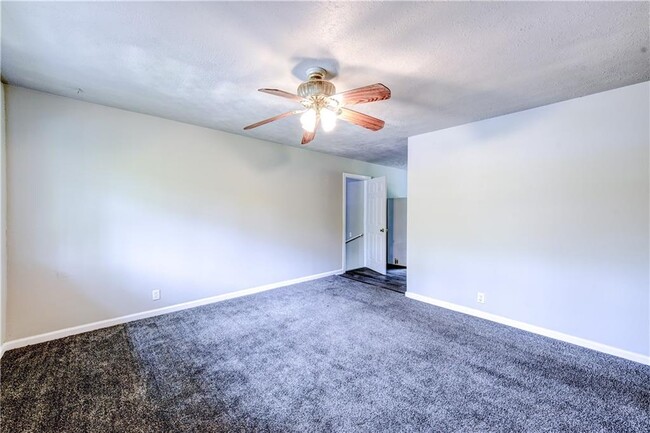 Building Photo - 5904 Heatherwood Ln