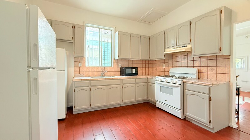 Building Photo - 1522 W 29th St